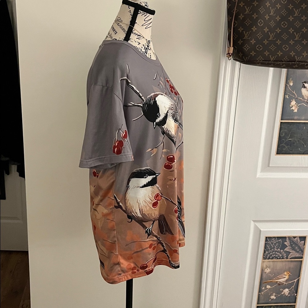 😃Source Unknown Gray Bird Print Short Sleeve Tee - Picture 3 of 9
